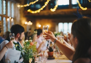 Ghid de bune maniere la evenimente formale – cum sa impresionezi prin eleganta si respect